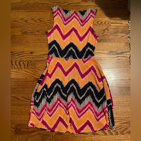 Pattern Dress - Picture 2 of 2